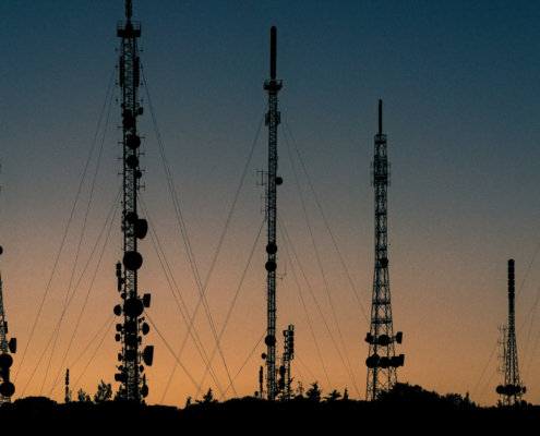 Antenne radio e Tv per le telecomuicazioni costruite grazie all'ingegneria elettronica