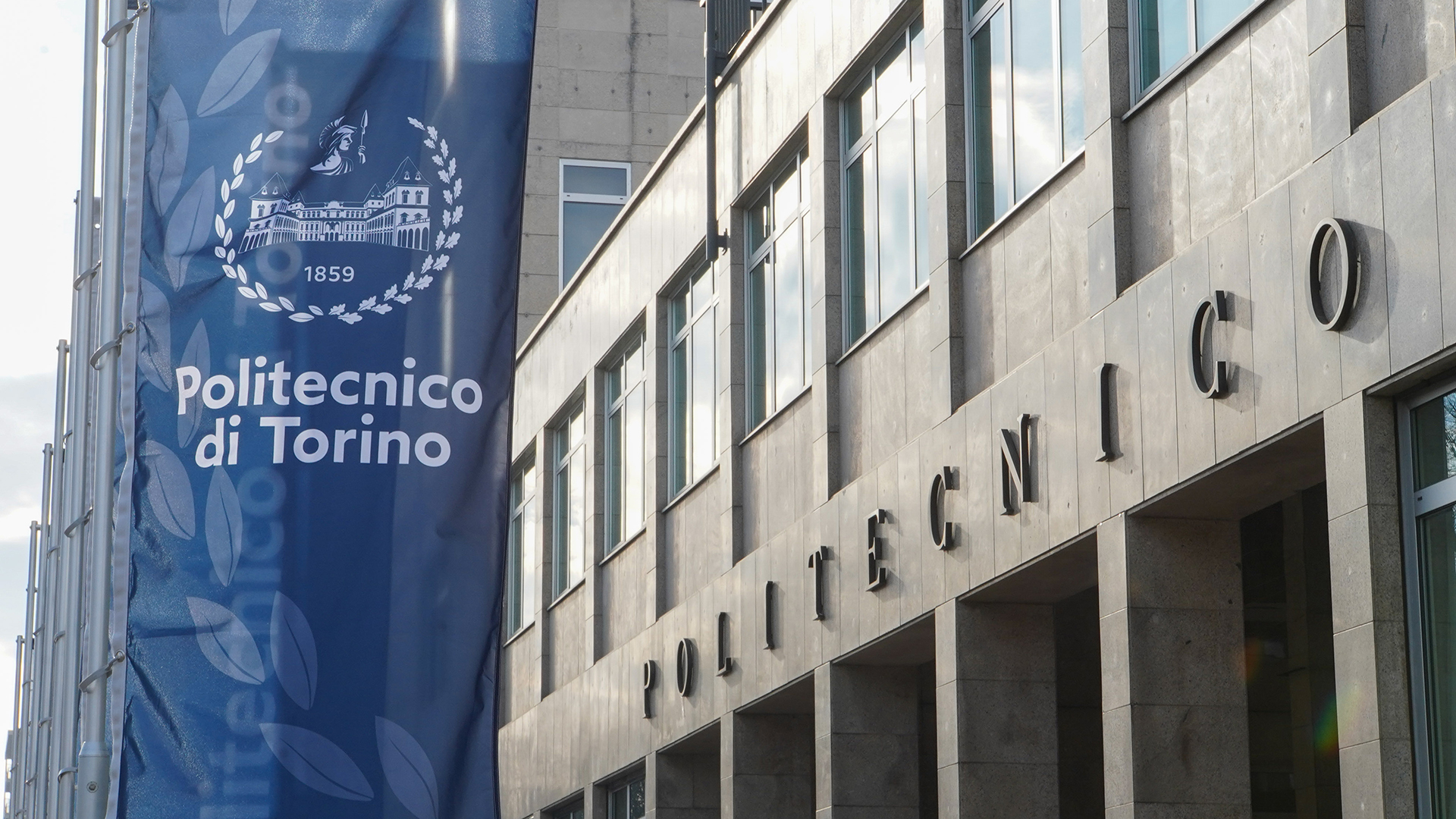 Facciata d'ingresso del politecnico di Torino